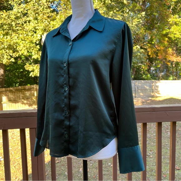 Abercrombie and Fitch size small green satin blouse - Picture 4 of 6